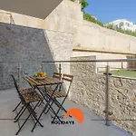 #235 New Town Nightlife Nearby Appartamento *